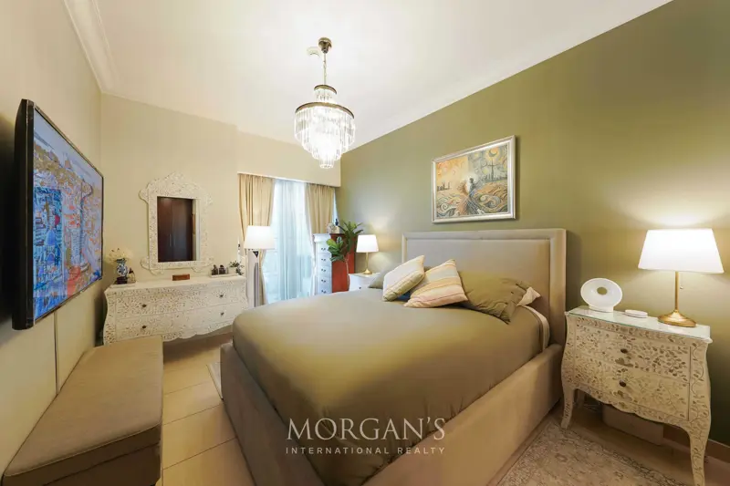 1-br-study-corner-unit-fountain-view.webp