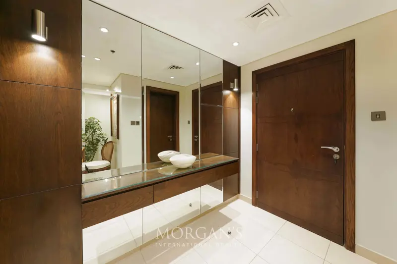 1-br-study-corner-unit-fountain-view.webp