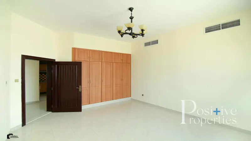 amazing-deal-large-spacious-villa-at-umm-suqeim.webp