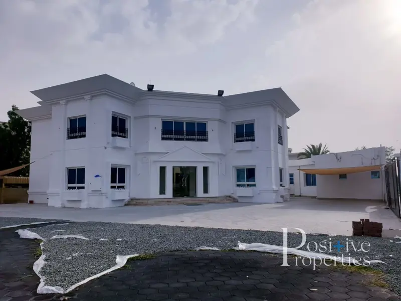 commercial-villa-8-master-bed-7-service-block.webp