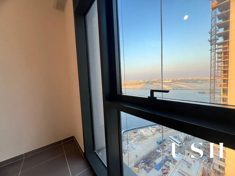exclusive-brand-new-1br-full-creek-view-1.webp
