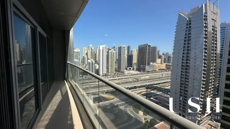 fully-furnished-1-bed-lake-view-spacious.webp