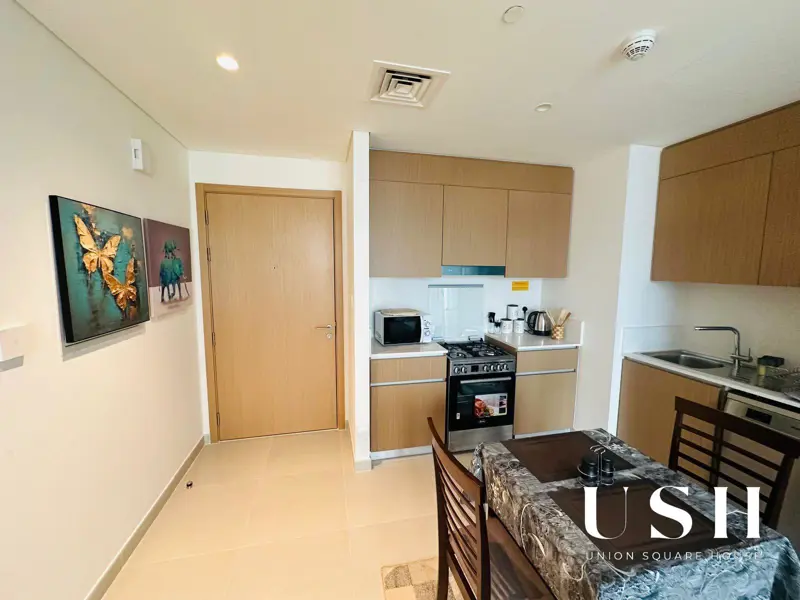 fully-furnished-pool-view-luxury-1br-apt-2.webp