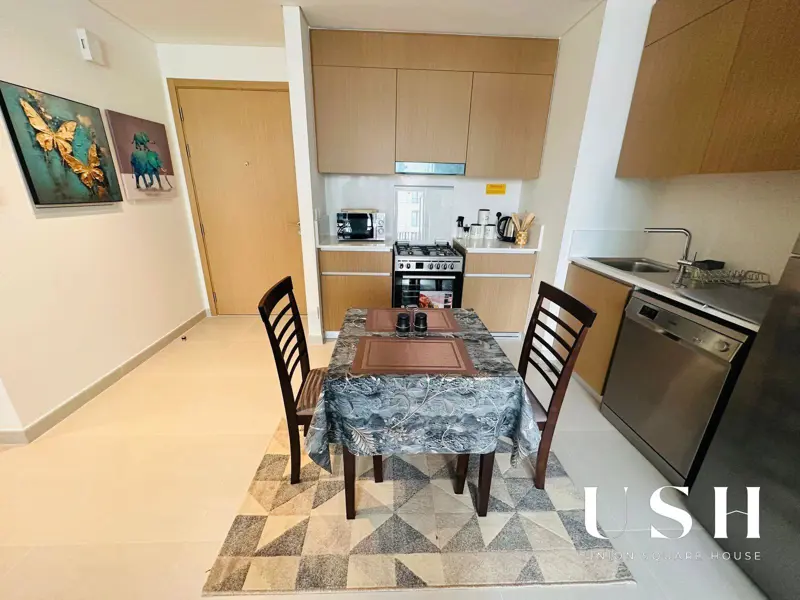 fully-furnished-pool-view-luxury-1br-apt-2.webp