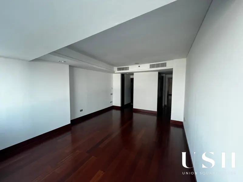 high-end-4-bedroom-rental-rooftop-pool-gym.webp