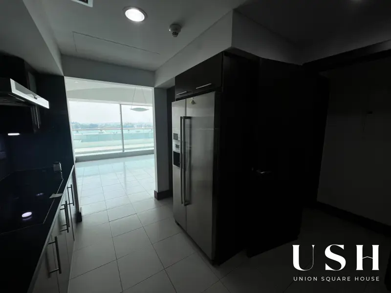 high-end-4-bedroom-rental-rooftop-pool-gym.webp
