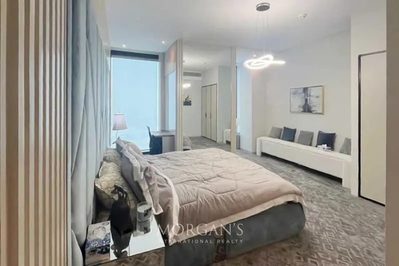 modern-furnished-very-high-floor-marina-view.webp