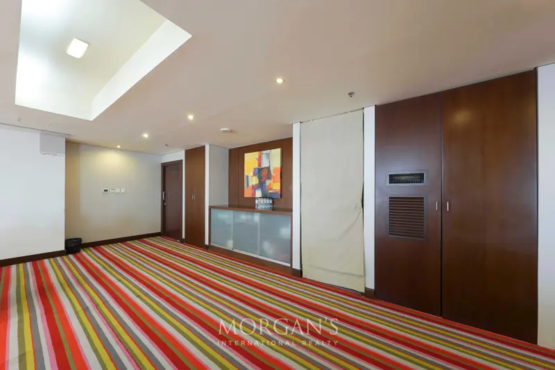 modern-luxury-office-fully-fitted-space.webp
