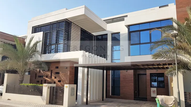 modern-smart-4-bed-villa-with-pool.webp