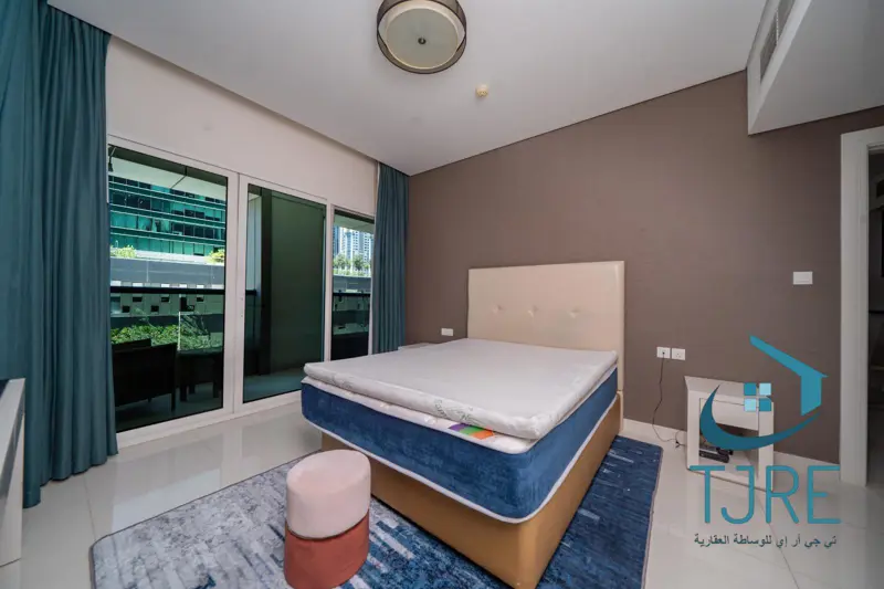 pool-view-fully-furnished-ready-to-move.webp