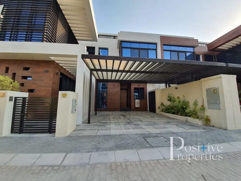 private-pool-modern-style-4-bed-maid-ready.webp