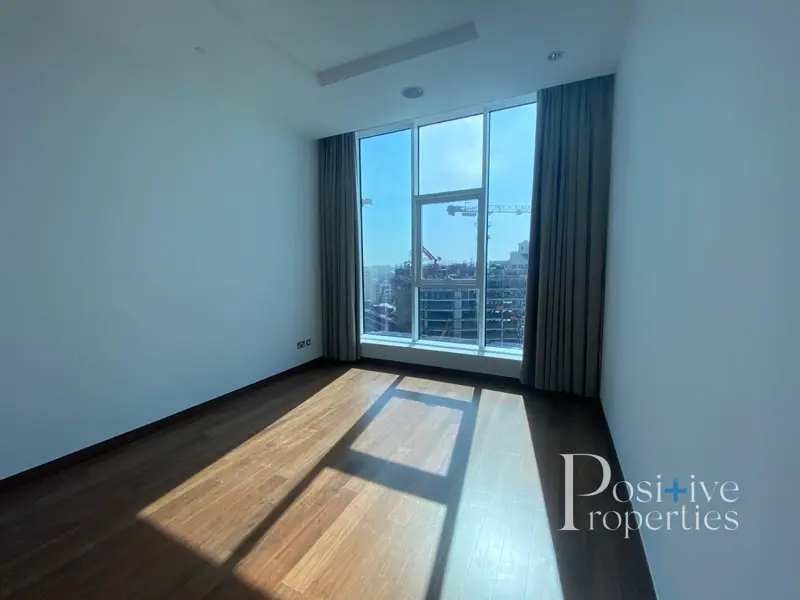 skyline-view-vacant-now-priced-to-rent.webp