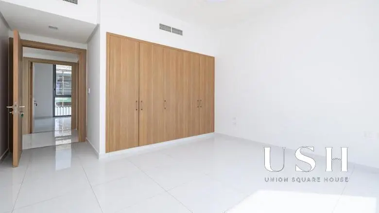 spacious-4brm-ready-to-move-in-prime-location.webp