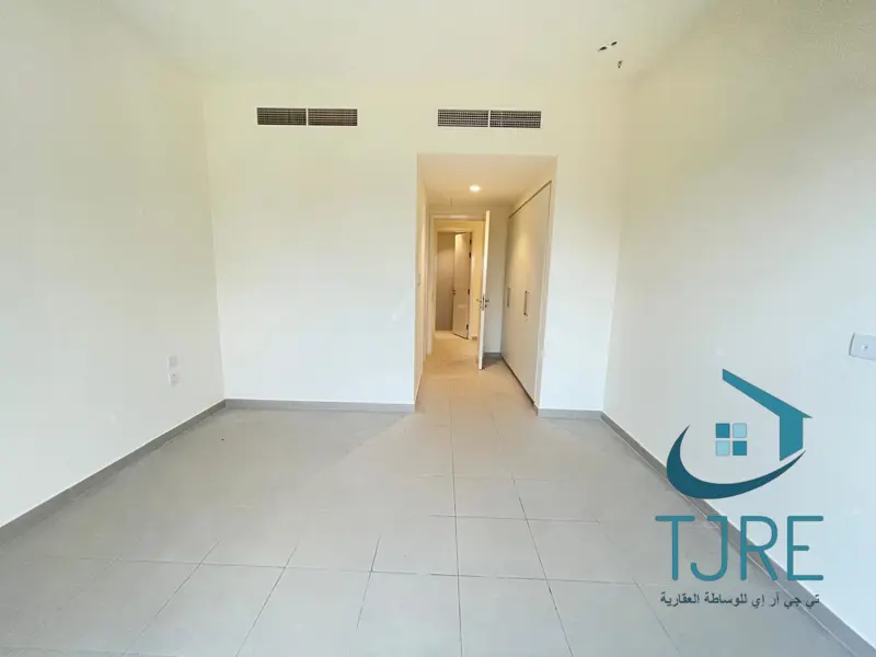 spacious-ground-floor-chiller-free-ready-to-move-1.webp
