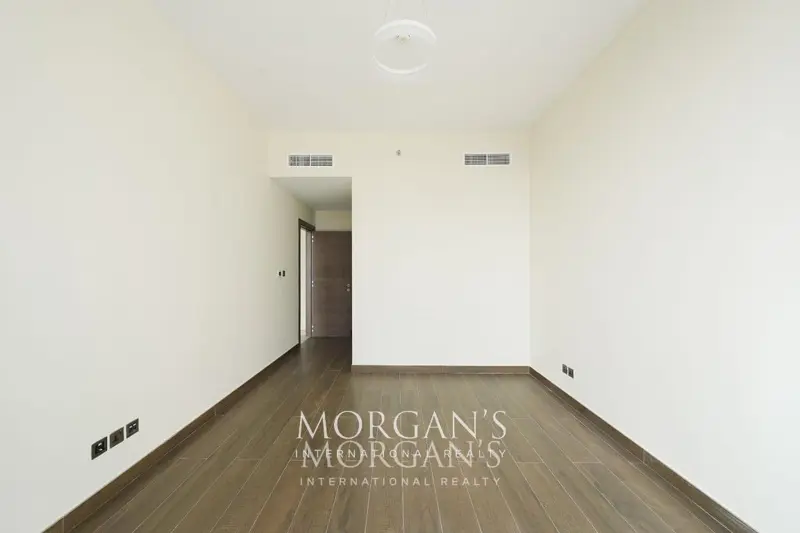 spacious-layout-1-br-unit-top-tier-amenities.webp