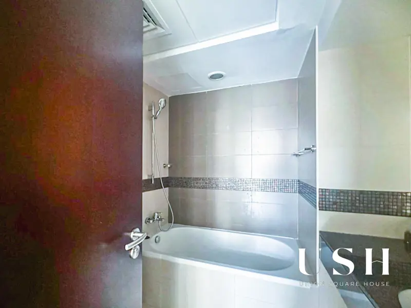 stylish-1-bed-study-l-canal-view-l-vacant-6.webp