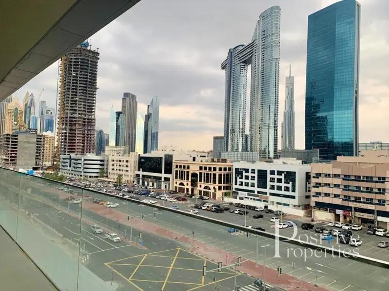very-modern-spacious-with-fantastic-burj-view..webp