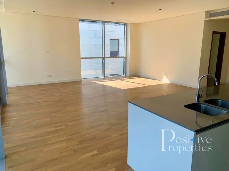 very-modern-spacious-with-fantastic-burj-view..webp