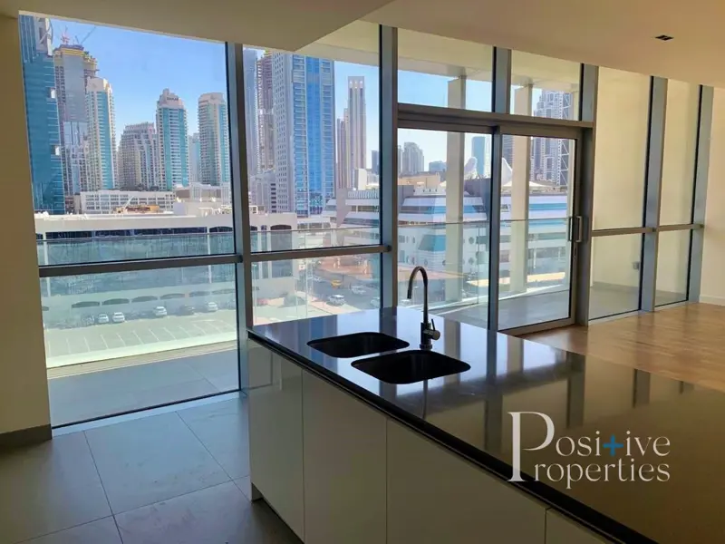very-modern-spacious-with-fantastic-burj-view..webp
